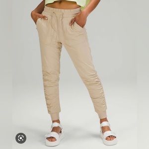 Lululemon Beyond the Studio 7/8 Jogger